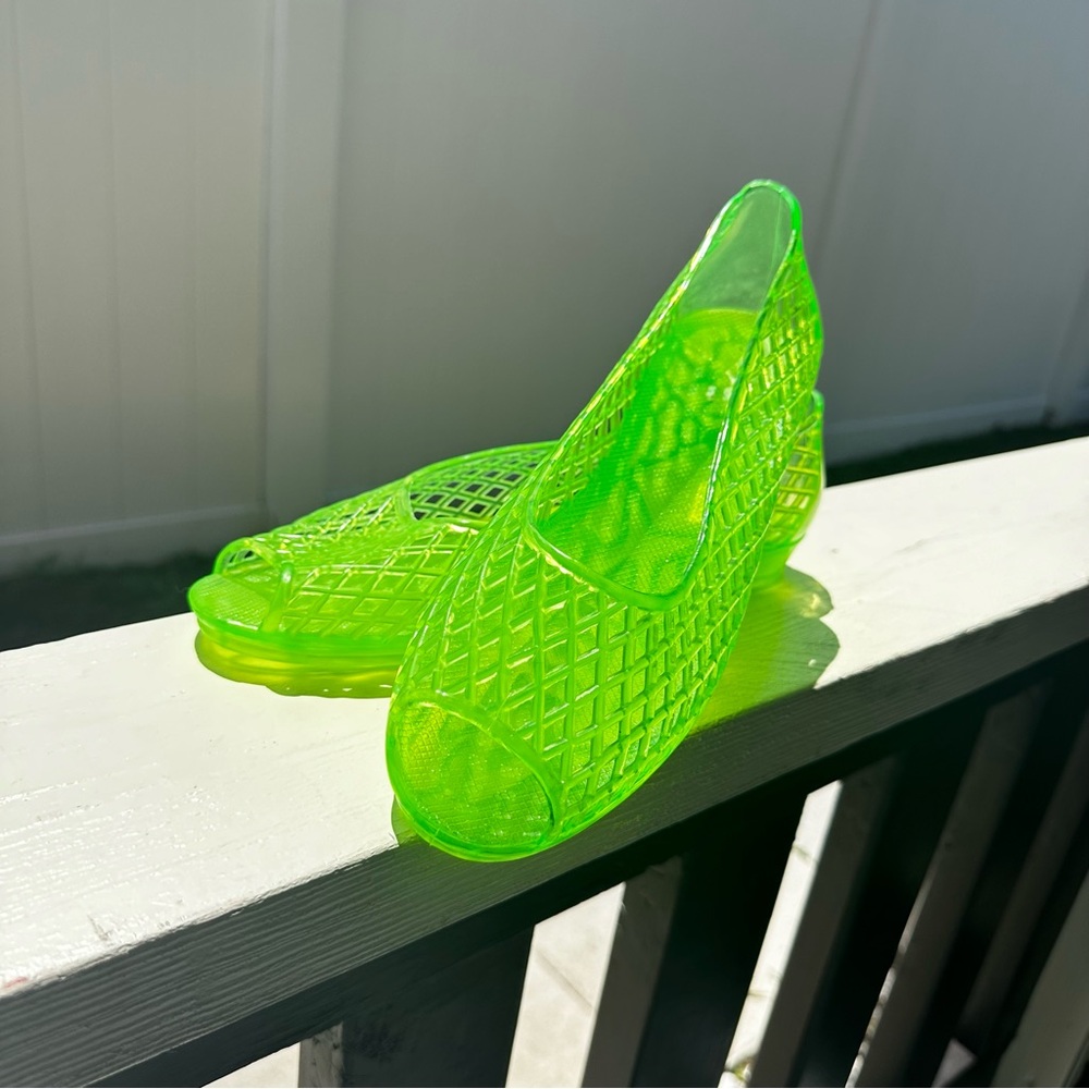 Vintage lime green jelly shoes size 10